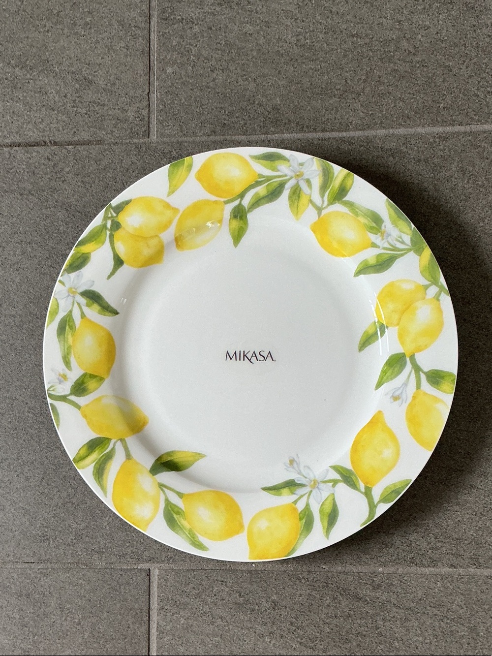 Mikasa Lemon Border Dinner  4 Plates- Yellow and Green NWT.